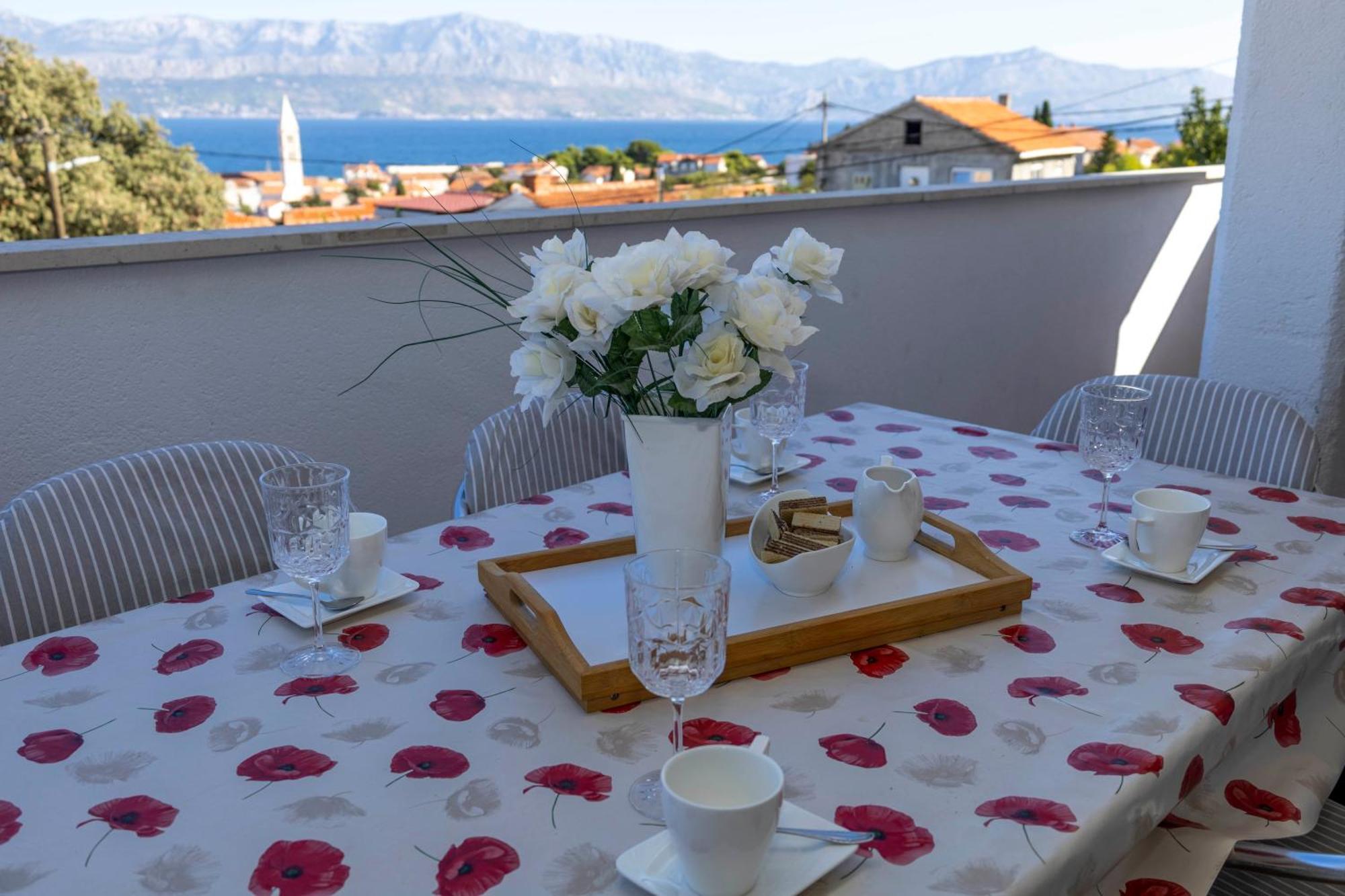 Apartments Jaksic - Zile Supetar Luaran gambar