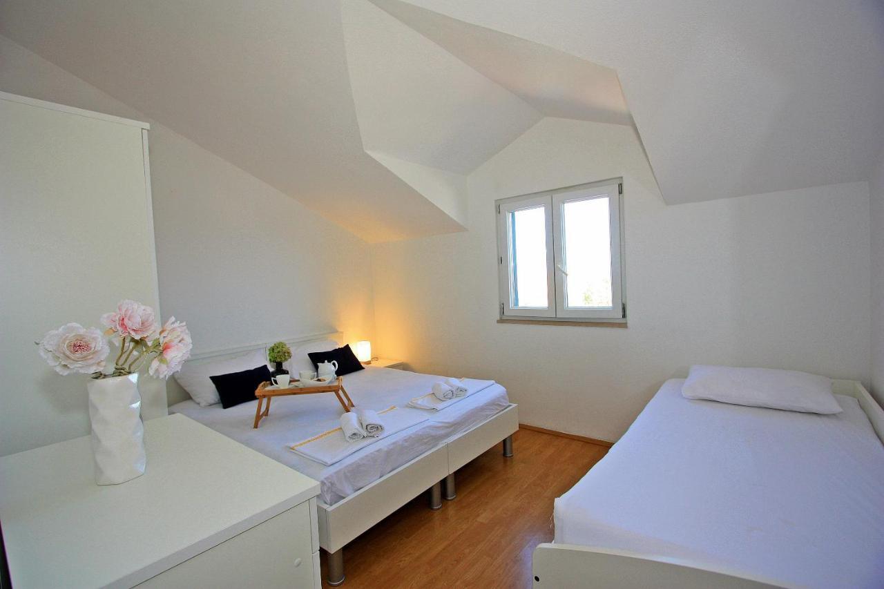 Apartments Jaksic - Zile Supetar Luaran gambar