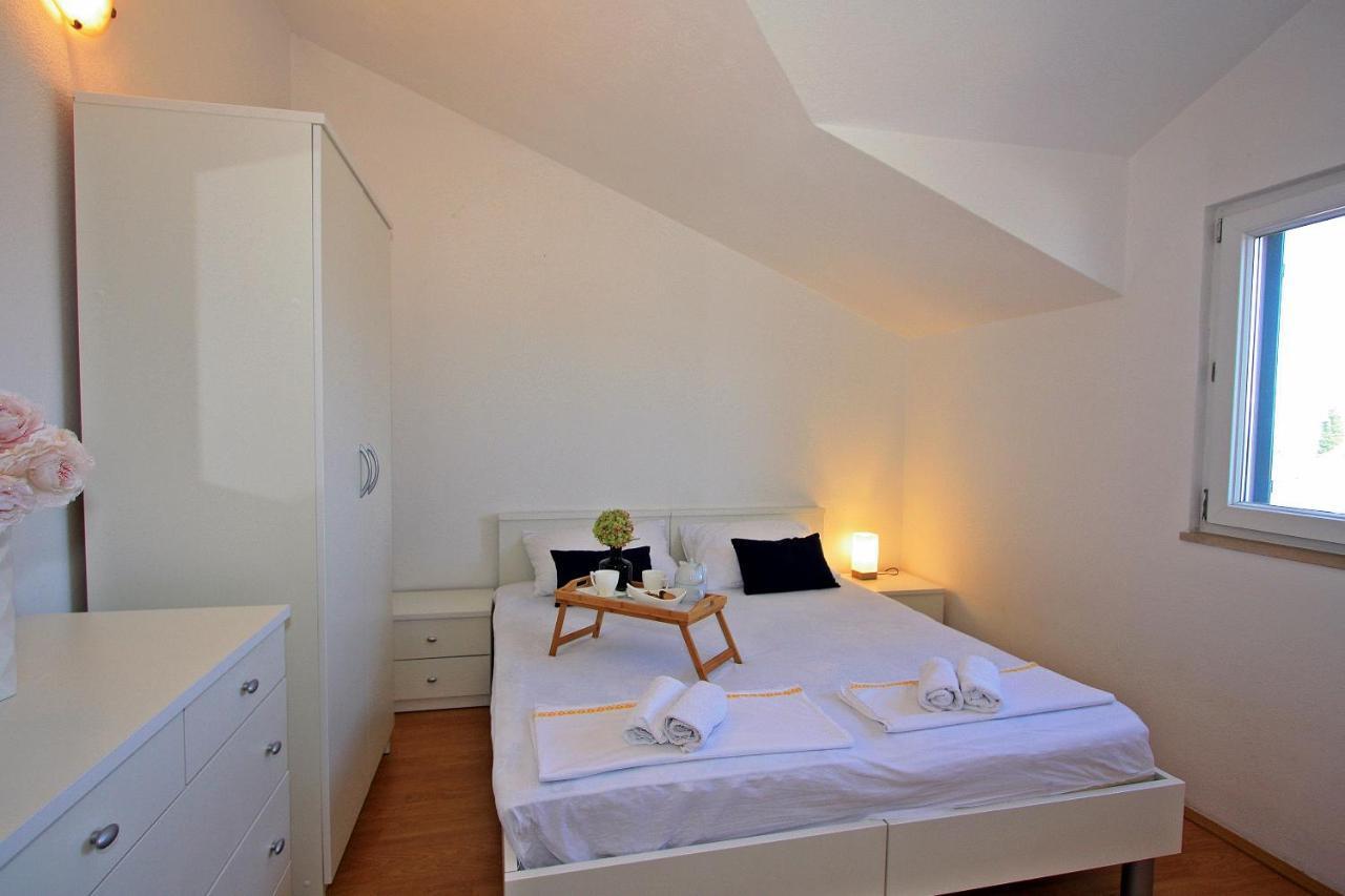 Apartments Jaksic - Zile Supetar Luaran gambar